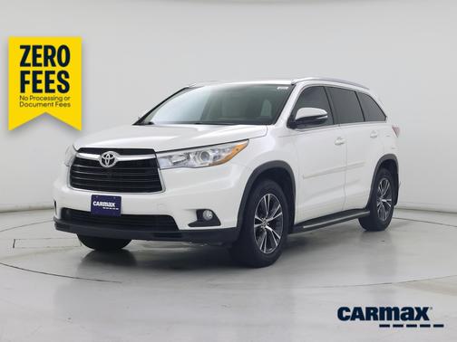 White 2016 Toyota Highlander XLE