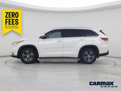 White 2016 Toyota Highlander XLE