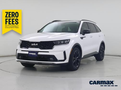 White 2023 Kia Sorento SX