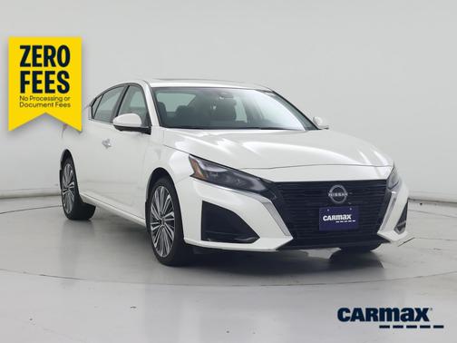 White 2025 Nissan Altima SL