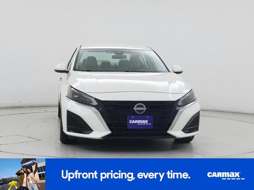 White 2023 Nissan Altima SV