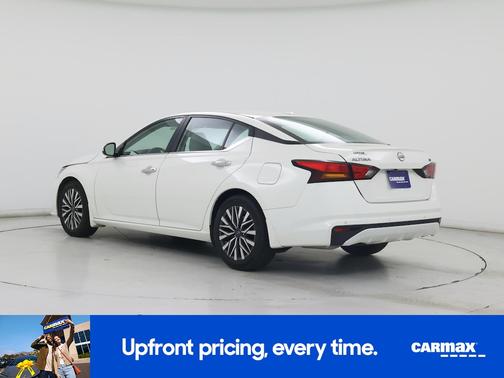 White 2023 Nissan Altima SV