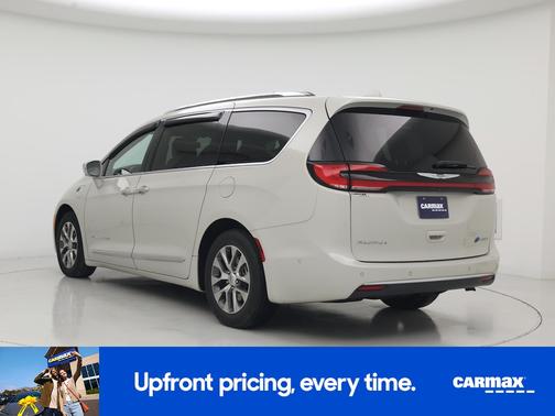 White 2021 Chrysler Pacifica Hybrid Pinnacle