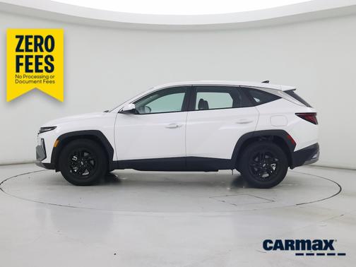 White 2025 Hyundai TUCSON SE
