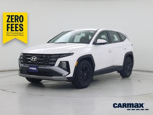 White 2025 Hyundai TUCSON SE