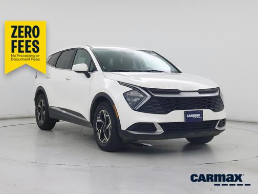 White 2023 Kia Sportage LX