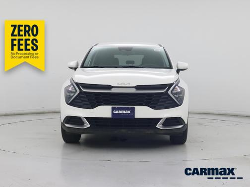 White 2023 Kia Sportage LX