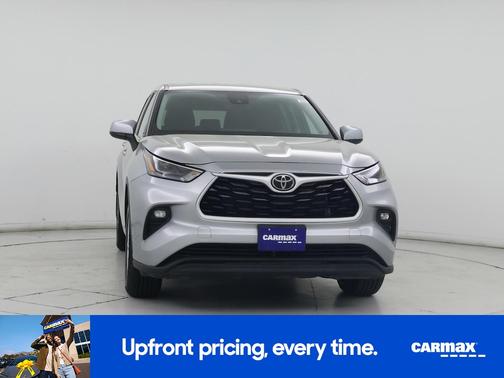 Silver 2024 Toyota Highlander LE