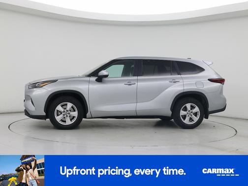 Silver 2024 Toyota Highlander LE