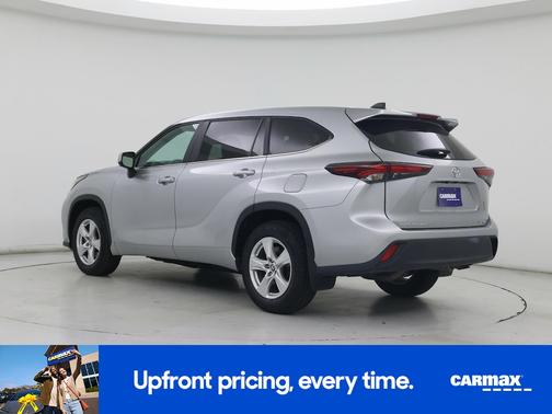 Silver 2024 Toyota Highlander LE