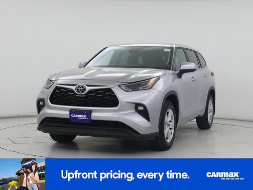Silver 2024 Toyota Highlander LE