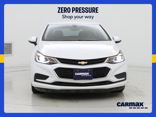 White 2017 Chevrolet Cruze LT