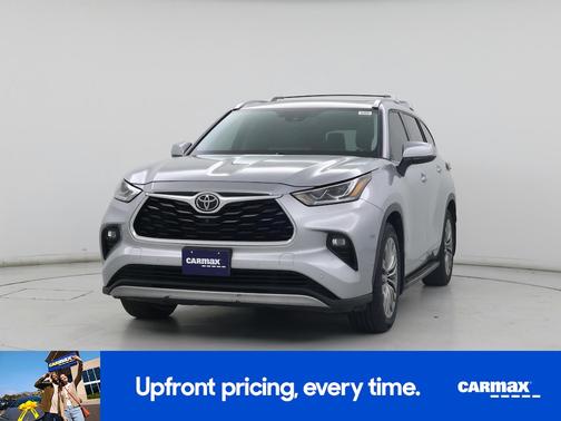 Silver 2021 Toyota Highlander Platinum