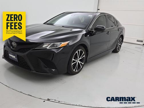 Black 2018 Toyota Camry SE
