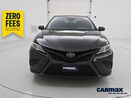 Black 2018 Toyota Camry SE