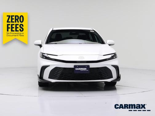 White 2025 Toyota Camry SE