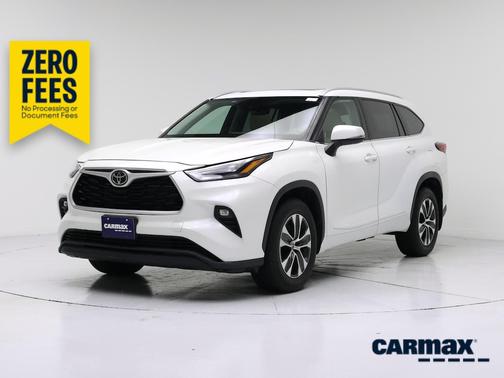White 2022 Toyota Highlander XLE