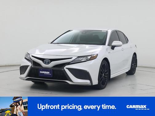 White 2021 Toyota Camry Hybrid XSE