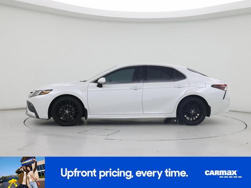 White 2021 Toyota Camry Hybrid XSE