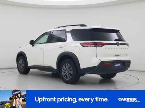 White 2024 Nissan Pathfinder SV
