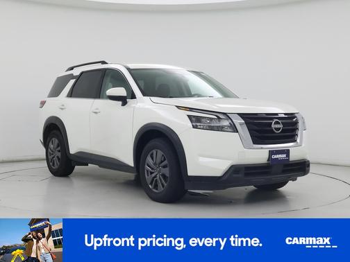 White 2024 Nissan Pathfinder SV