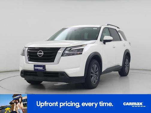 White 2024 Nissan Pathfinder SV