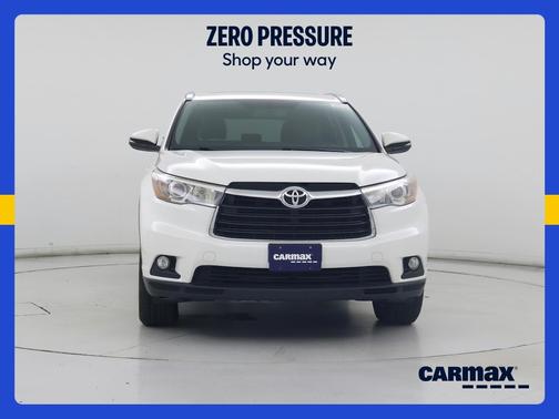 White 2016 Toyota Highlander XLE