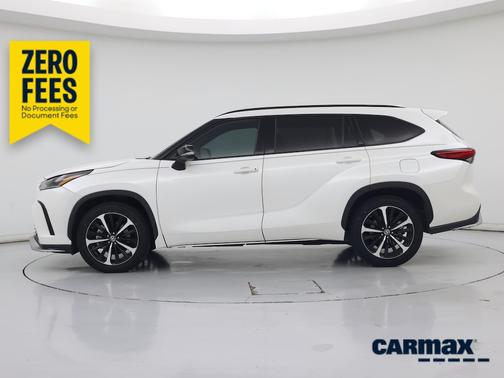 White 2021 Toyota Highlander XSE