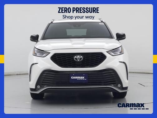 White 2021 Toyota Highlander XSE