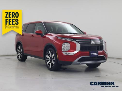 Red 2025 Mitsubishi Outlander SE