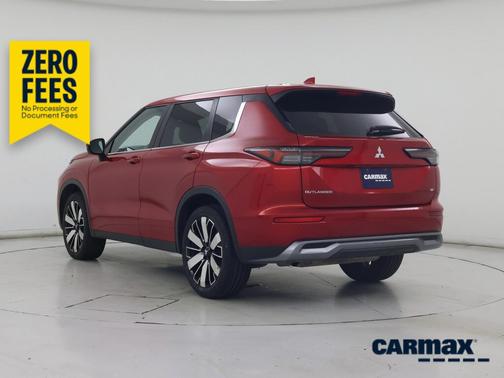 Red 2025 Mitsubishi Outlander SE