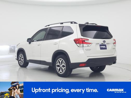 White 2024 Subaru Forester Premium