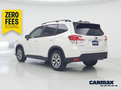 White 2024 Subaru Forester Premium