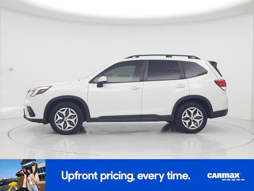 White 2024 Subaru Forester Premium
