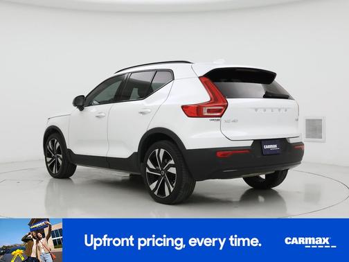 White 2023 Volvo XC40 B5 Plus Dark Theme