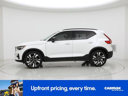 White 2023 Volvo XC40 B5 Plus Dark Theme