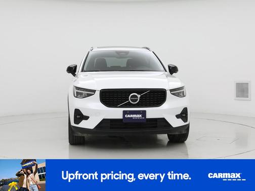 White 2023 Volvo XC40 B5 Plus Dark Theme