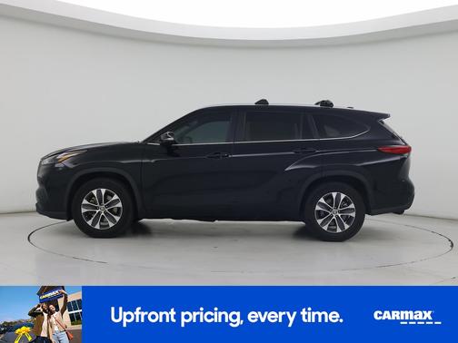 Black 2023 Toyota Highlander XLE
