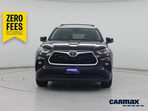 Black 2023 Toyota Highlander XLE