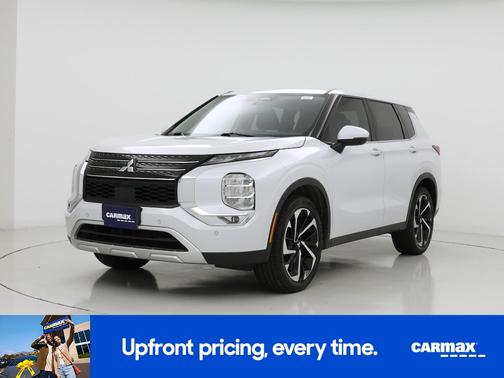 White 2023 Mitsubishi Outlander SE