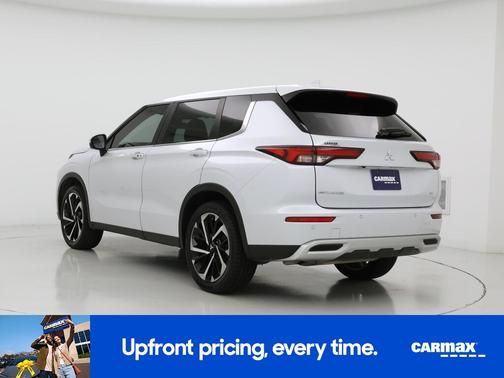 White 2023 Mitsubishi Outlander SE