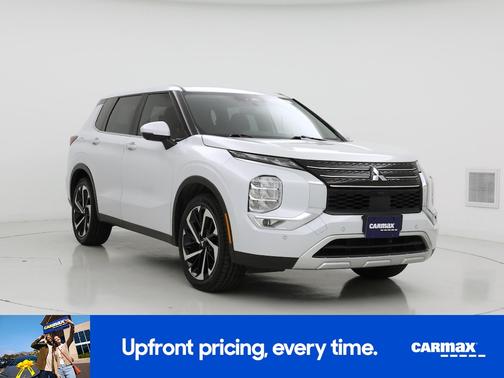 White 2023 Mitsubishi Outlander SE