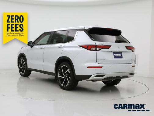 White 2023 Mitsubishi Outlander SE