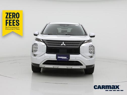White 2023 Mitsubishi Outlander SE
