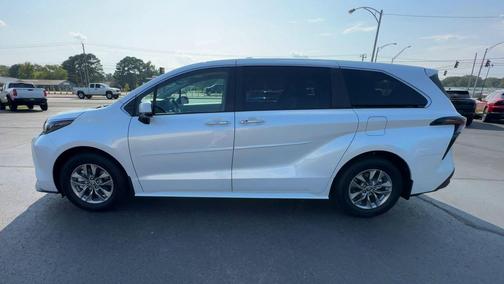 2024 Toyota Sienna XLE
