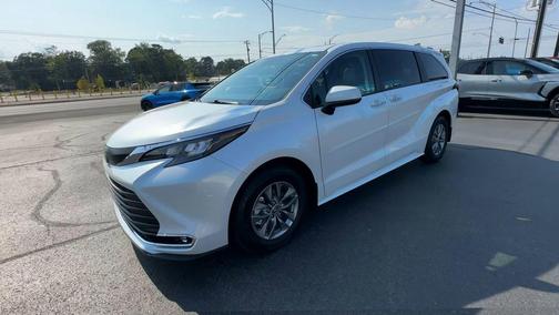 2024 Toyota Sienna XLE 8 Passenger