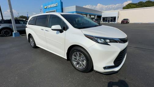 2024 Toyota Sienna XLE