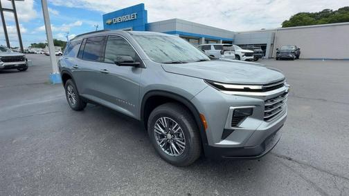 Sterling Gray Metallic 2026 Chevrolet Traverse LT