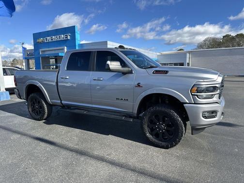 2020 RAM 2500 Laramie Crew Cab 4x4 6'4' Box