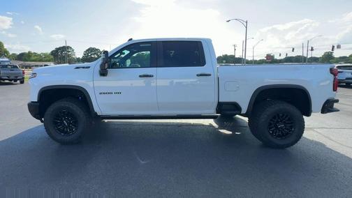 Summit White 2026 Chevrolet Silverado 2500 Crew Cab, Standard Bed, XR2, 4WD